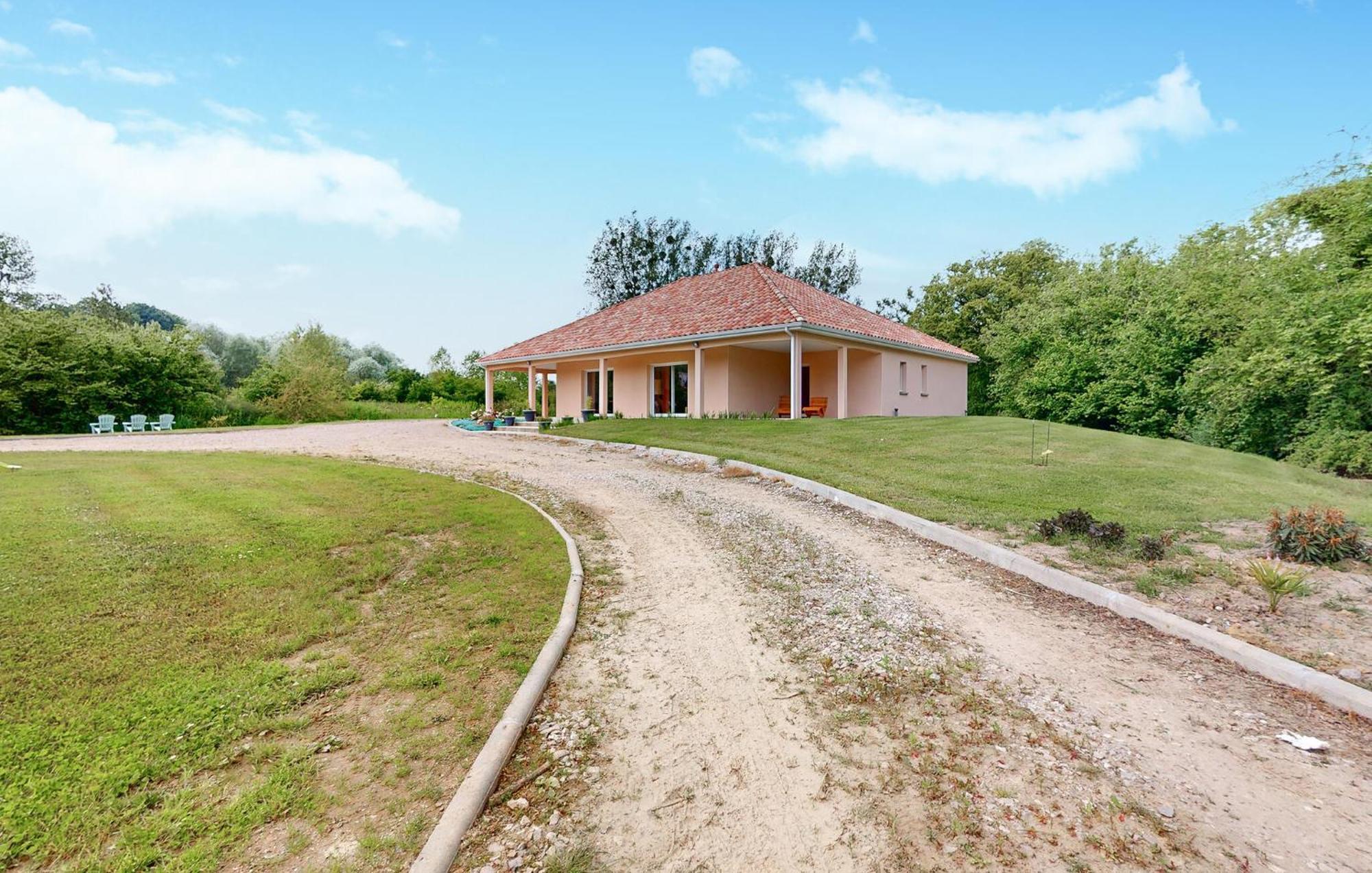 4 Bedroom Gorgeous Home In Bezinghem Exterior photo